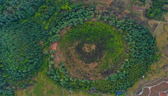 新生代火山能量磁场